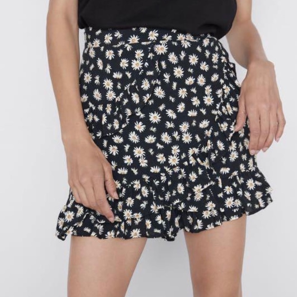 NWOT Zara floral mini skort